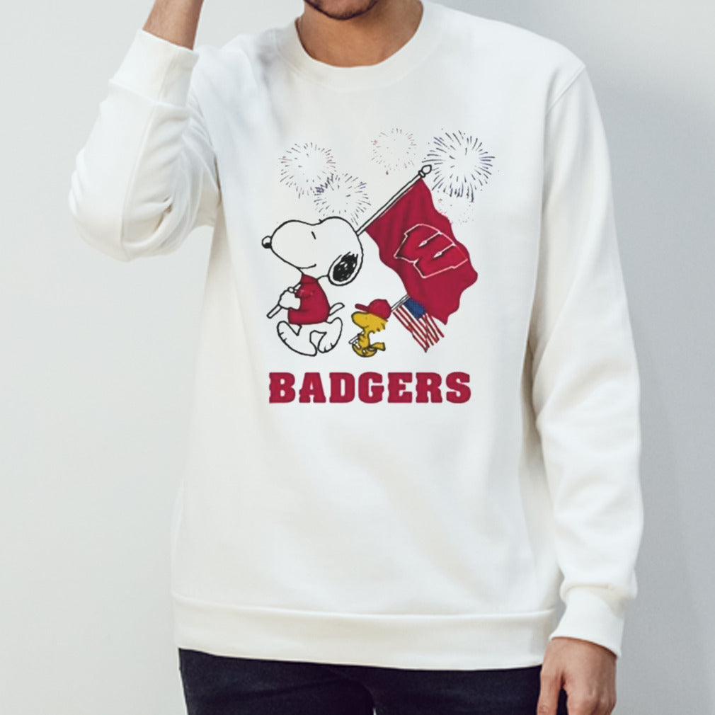 Snoopy And Woodstock Happy 4th Of July Wisconsin Badgers Football 2024 T-shirt