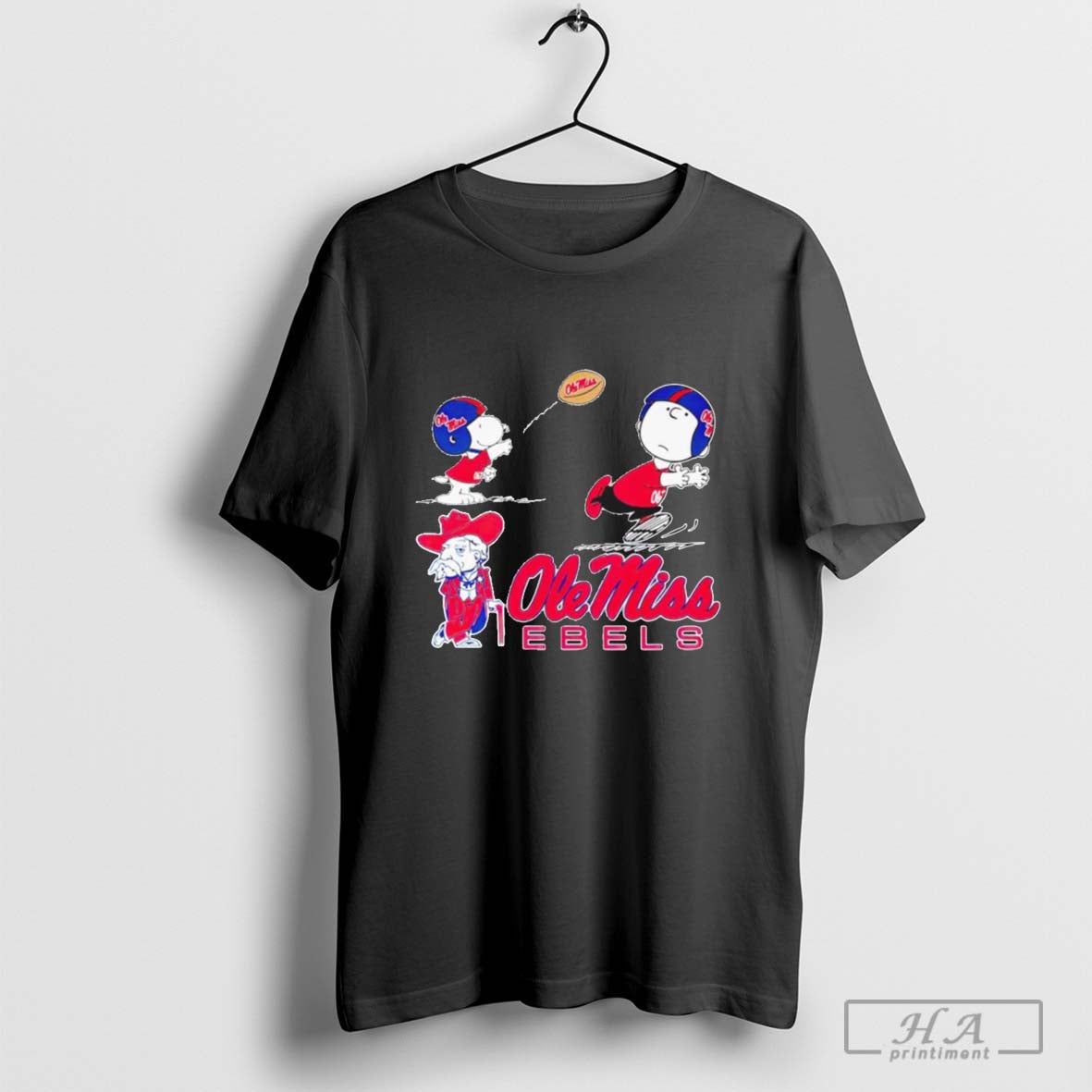 Snoopy and Charlie Brown playing football Ole Miss Rebels shirt