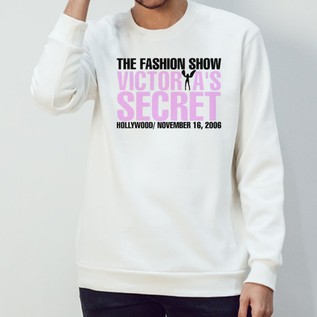 Gisele Bundchen wearing the fashion show Victoriasâ€™s secret shirts