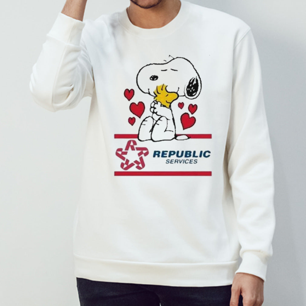 Snoopy And Woodstock Loves Republic Services Logo T-shirt