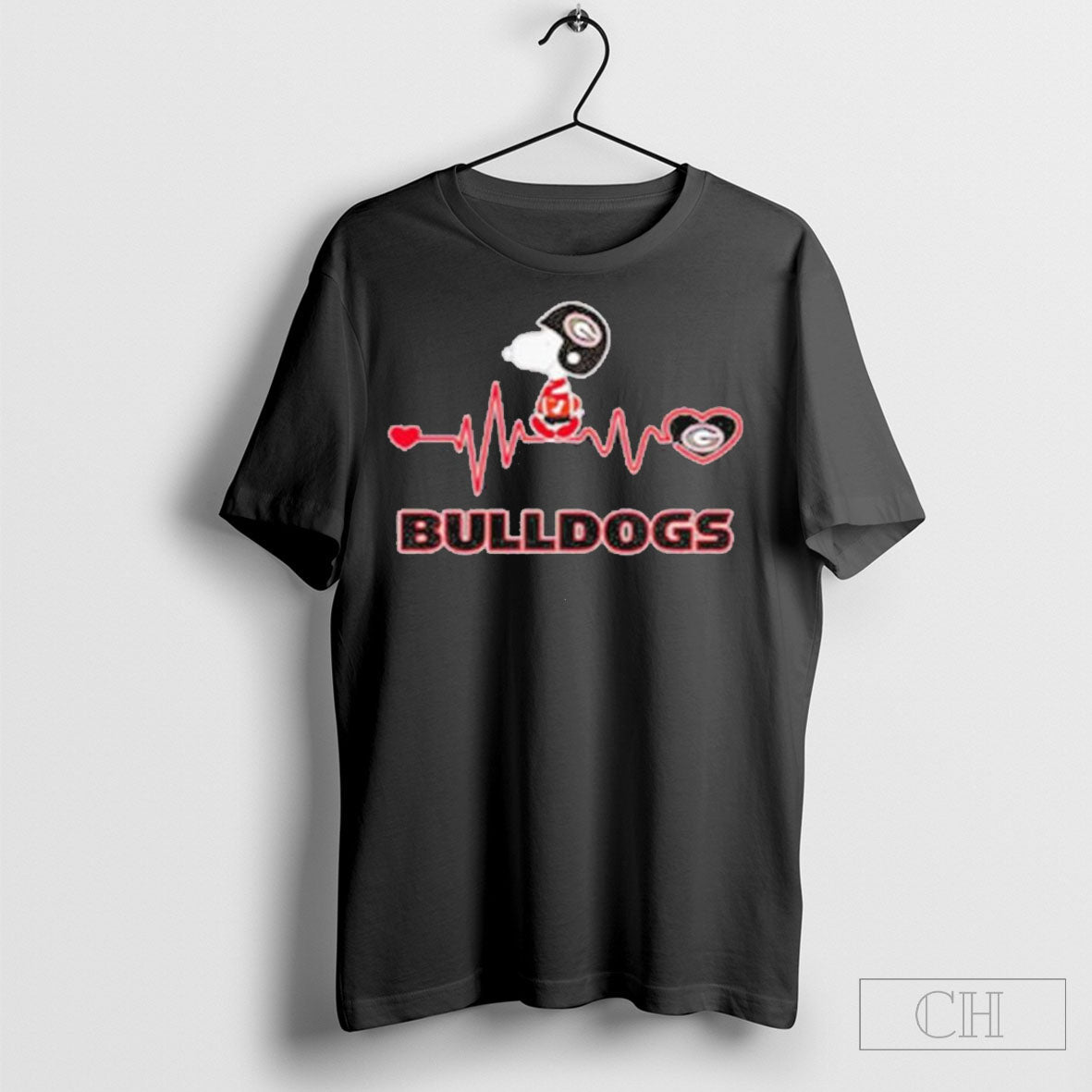 Snoopy Walking On Heartbeat Georgia Bulldogs T Shirts