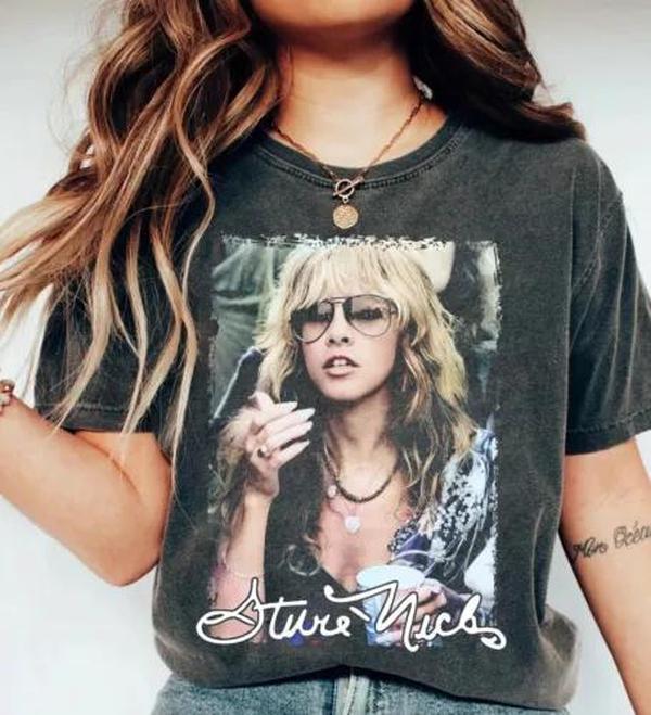 COMFORT COLORS Stevie Nicks Fleetwood Mac Band 90s Short Sleeve Unisex Tshirt